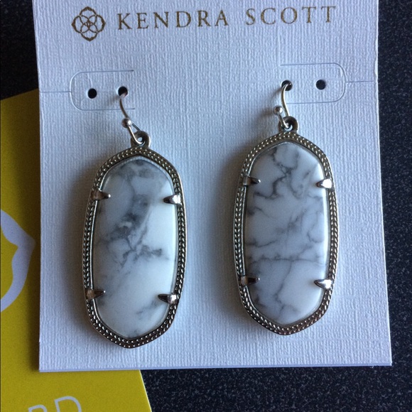 ✨RARE✨Kendra Scott White Howlite Elle Earrings - Picture 2 of 7